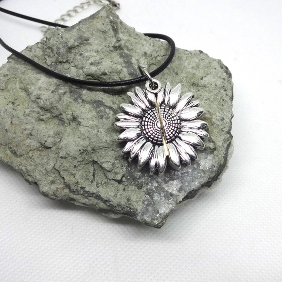 NEW You are my sunshine Sunflower Charm Nacklace - Picture 4 of 5